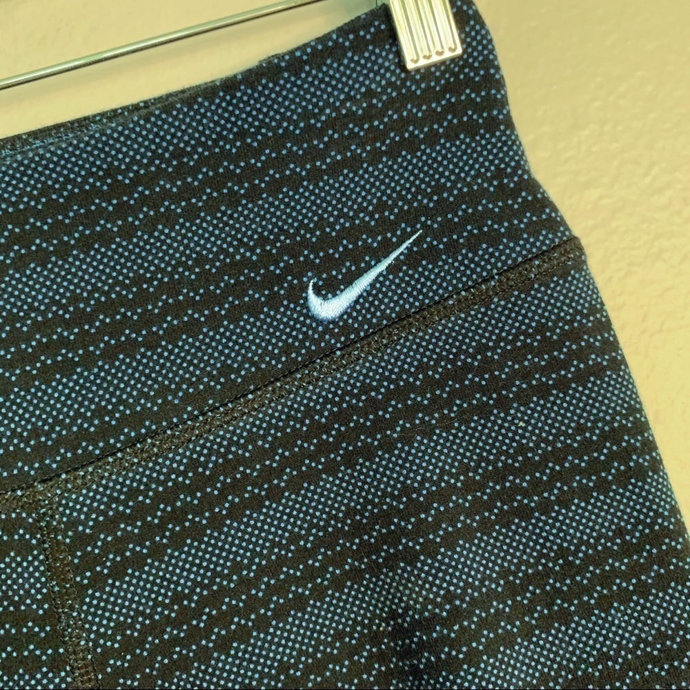 NIKE DRI-FIT Cropped Leggings - Picture 3 of 5